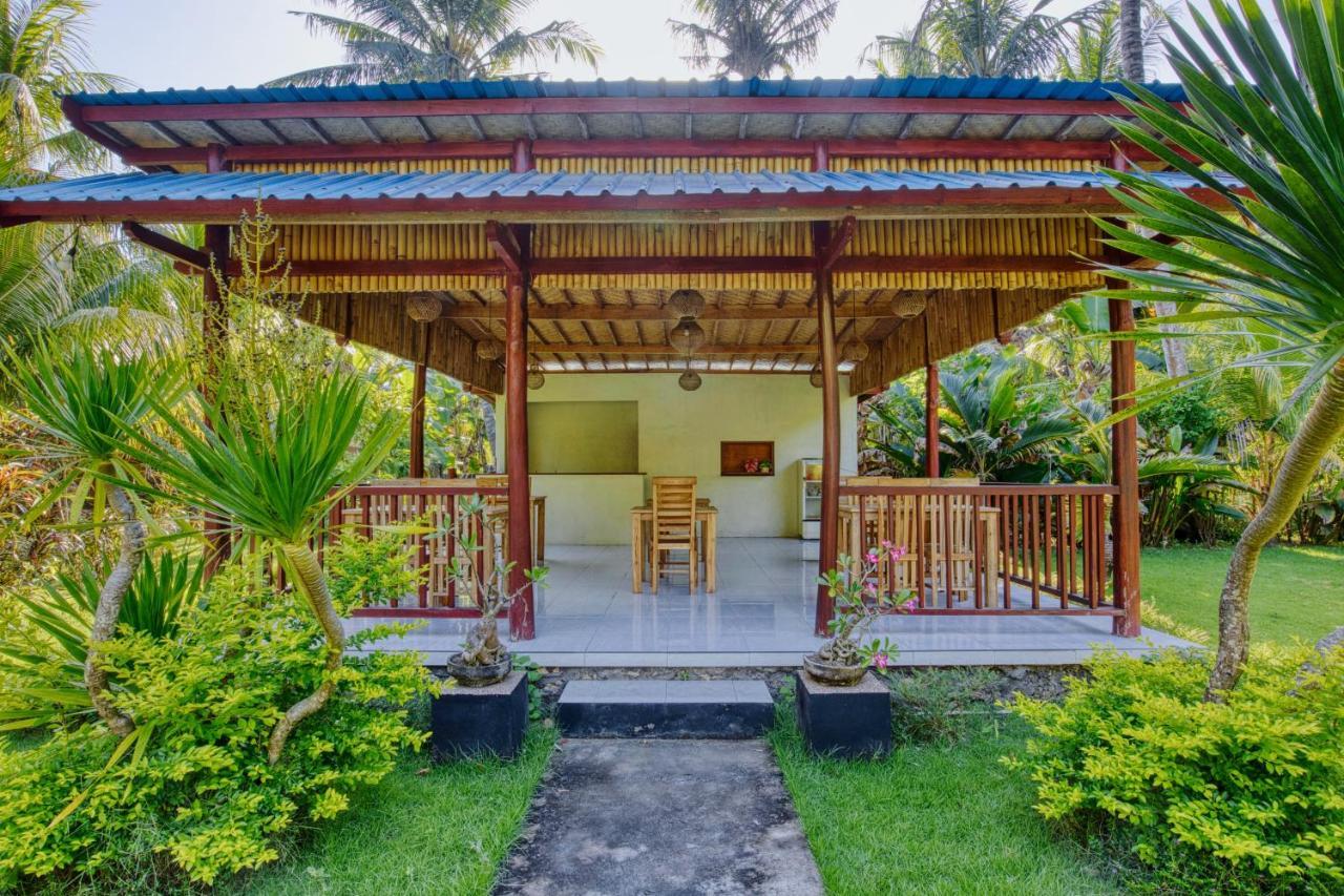 Puri Yalus Bungalow Toyapakeh Exterior photo