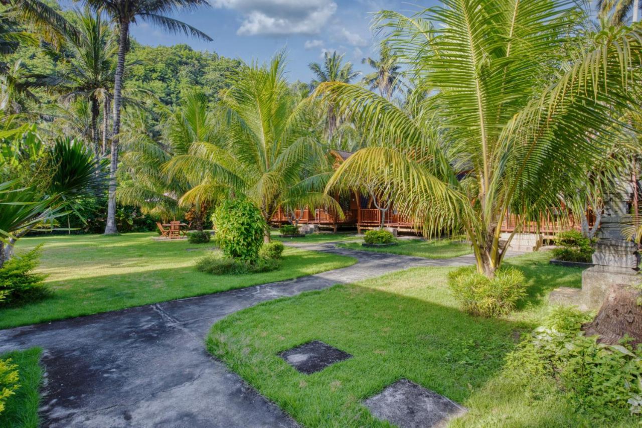 Puri Yalus Bungalow Toyapakeh Exterior photo