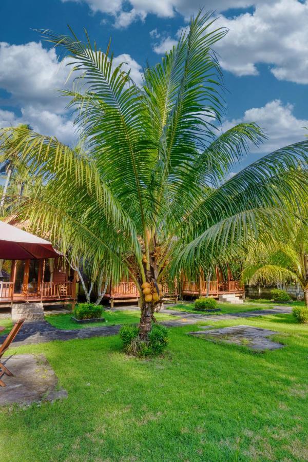 Puri Yalus Bungalow Toyapakeh Exterior photo