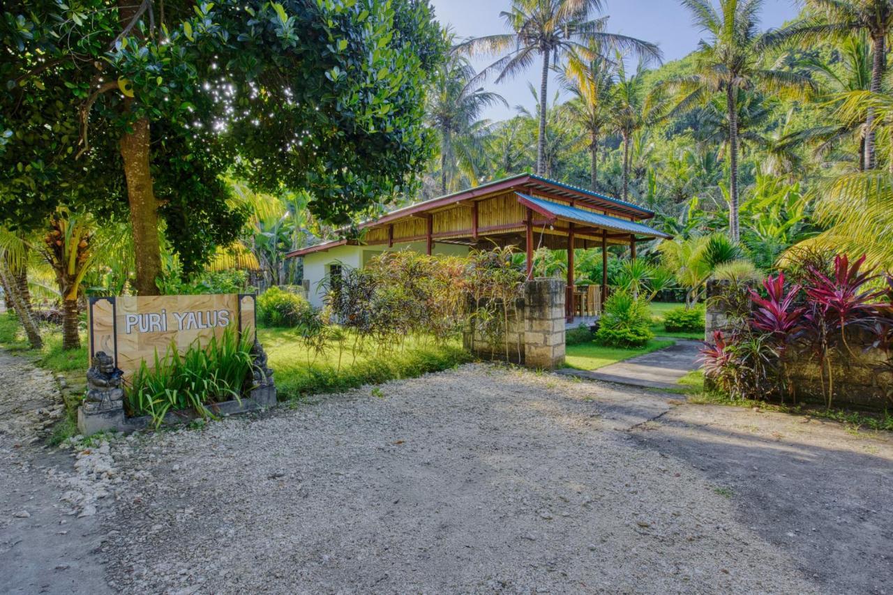 Puri Yalus Bungalow Toyapakeh Exterior photo