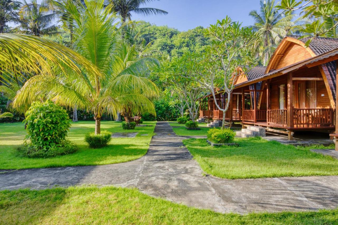 Puri Yalus Bungalow Toyapakeh Exterior photo