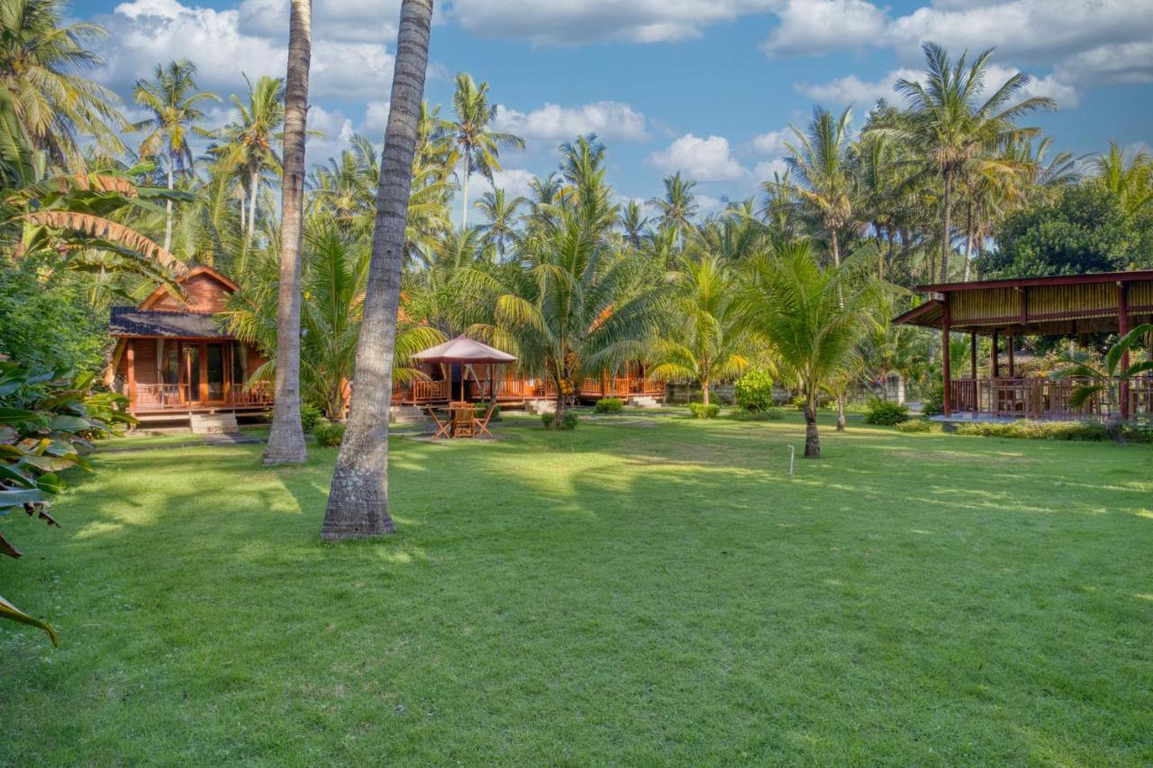 Puri Yalus Bungalow Toyapakeh Exterior photo